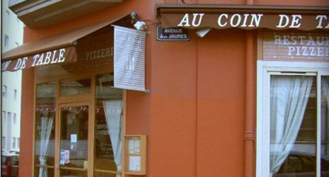 Au Coin de Table