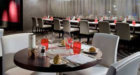 Côté Parvis, Hilton